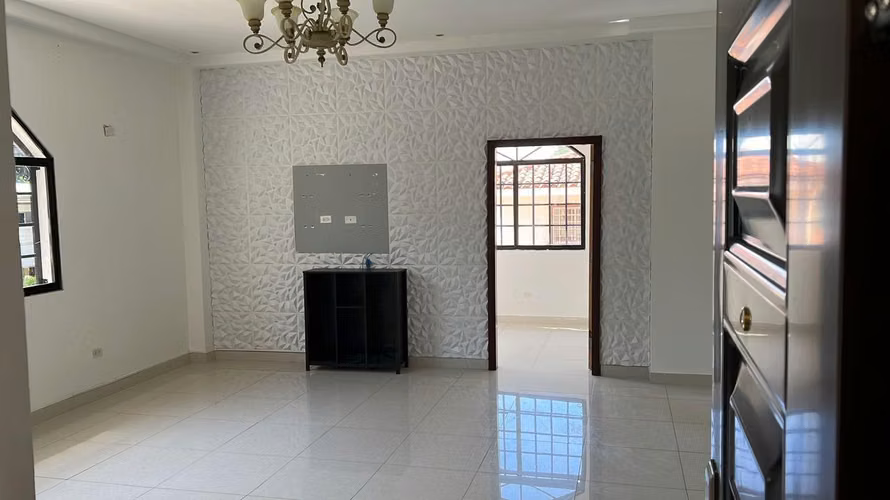 Venta de Casa en Llanos de Curundú Ancón