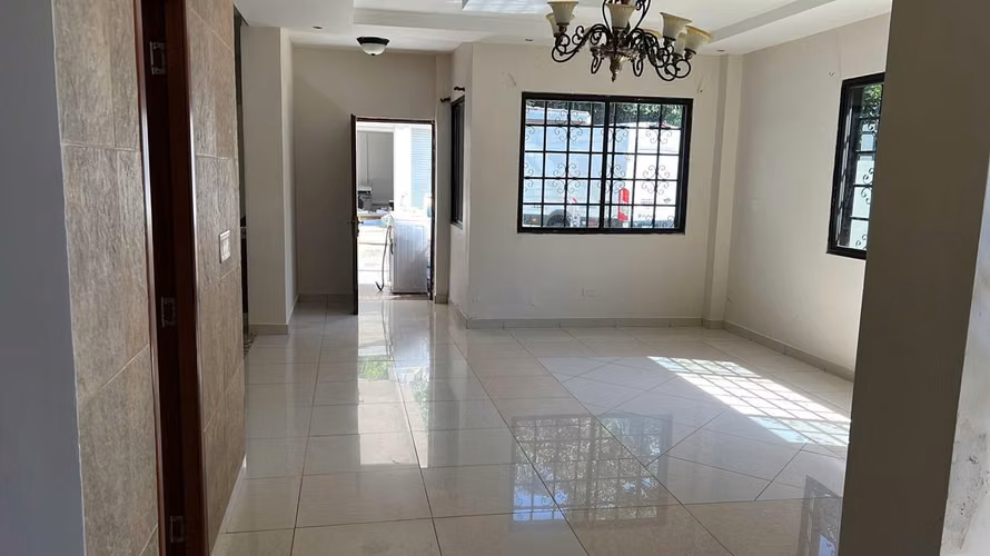 Venta de Casa en Llanos de Curundú Ancón