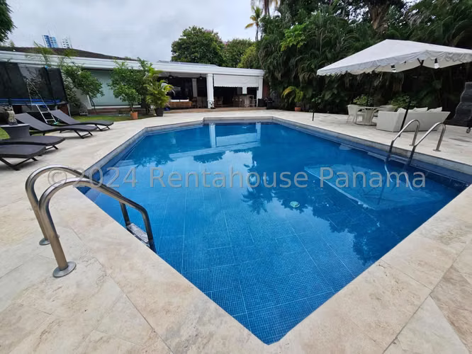Venta de Casa Glamorosa en Altos del Golf 26-2485GG