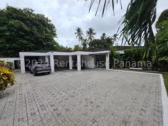 Venta de Casa Glamorosa en Altos del Golf 26-2485GG