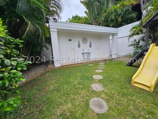 Venta de Casa Glamorosa en Altos del Golf 26-2485GG