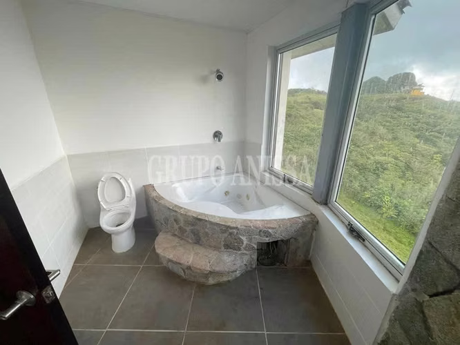 Se Vende Moderna Casa en la Urbanización Las Nubes del Valle de Antón