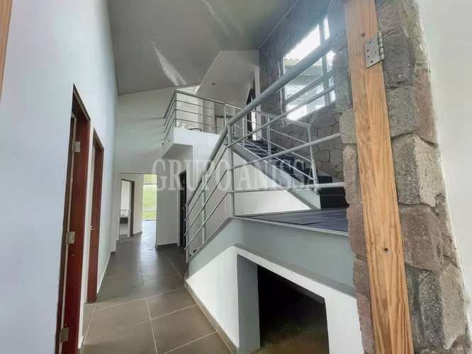 Se Vende Moderna Casa en la Urbanización Las Nubes del Valle de Antón