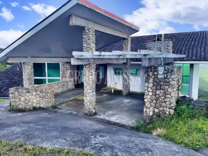 Se Vende Moderna Casa en la Urbanización Las Nubes del Valle de Antón