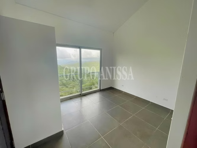Se Vende Moderna Casa en la Urbanización Las Nubes del Valle de Antón