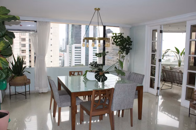 Se vende apartamento en Obarrio.
