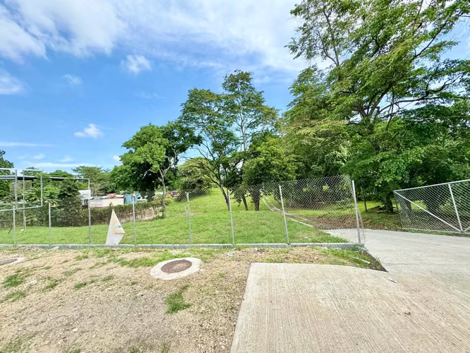 Venta de terreno en la 24 de Diciembre