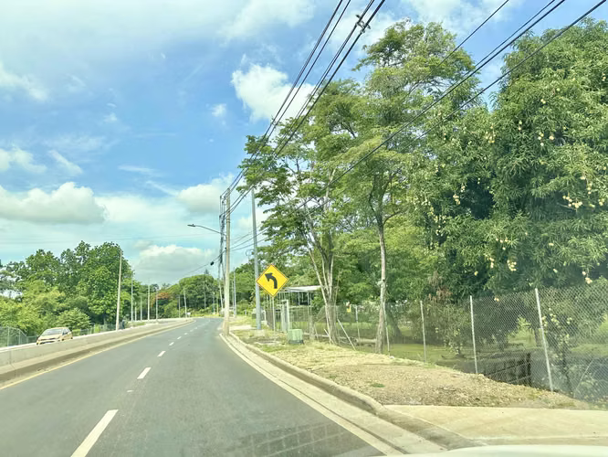 Venta de terreno en la 24 de Diciembre