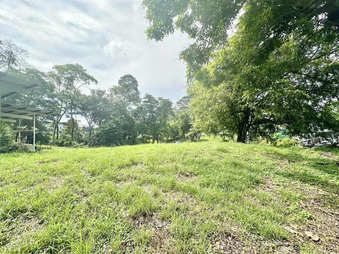 Venta de terreno en la 24 de Diciembre