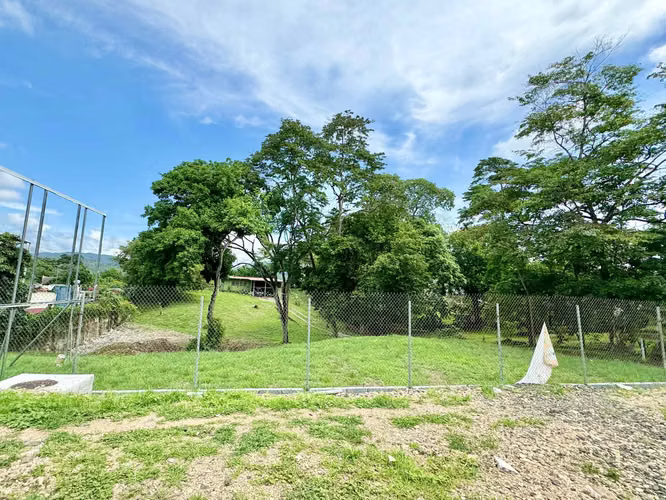 Venta de terreno en la 24 de Diciembre