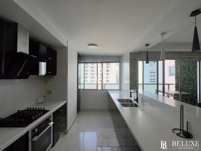 SE VENDE APARTAMENTO EN SAN FRANCISCO EN PH MOON TOWER REMODELADO(5) - Imagen 7