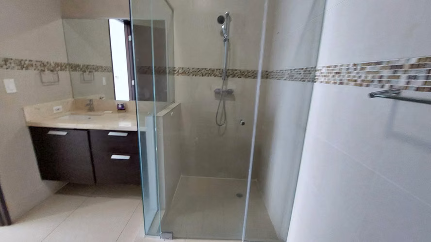 Se vende apartamento en Punta Pacifica frente al mar. - Imagen 9