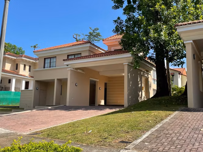 Alquiler casa en Clayton