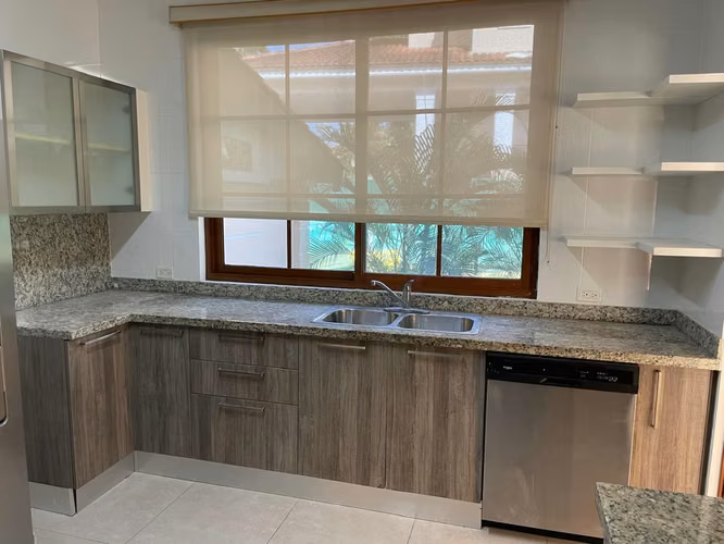 Alquiler casa en Clayton