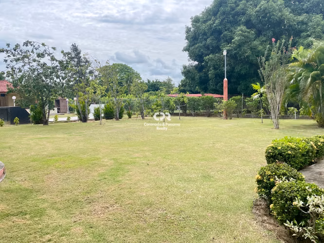 Venta de Casa en Coronado, Ave. las Acacias.