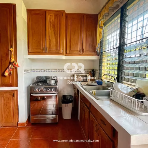 Venta de Casa en Coronado, Ave. las Acacias.