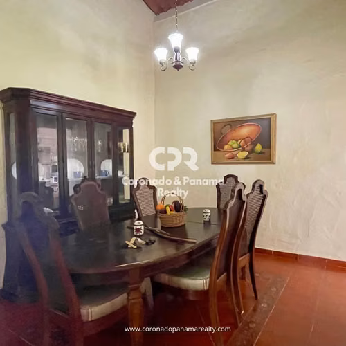 Venta de Casa en Coronado, Ave. las Acacias.