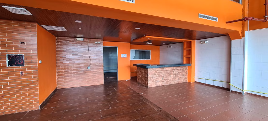 VENDO LOCAL COMERCIAL. CRYSTAL PLAZA. LOS PUEBLOS. AV JOSE AGUSTIN ARANGO.