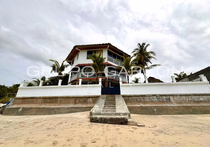 Venta de casa en Playa Blanca (Villa Las Leonores)