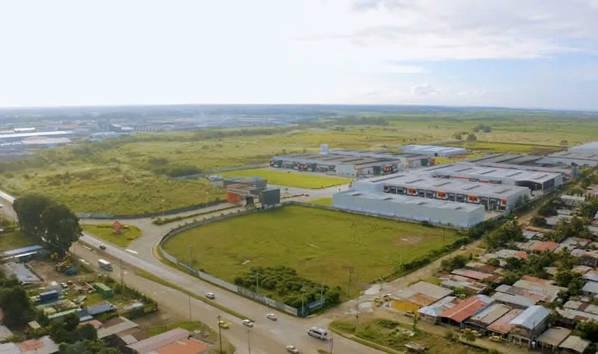 Venta & Alquiler de Galera en La 24 de diciembre, Panapark Free Zone, 3,212m2