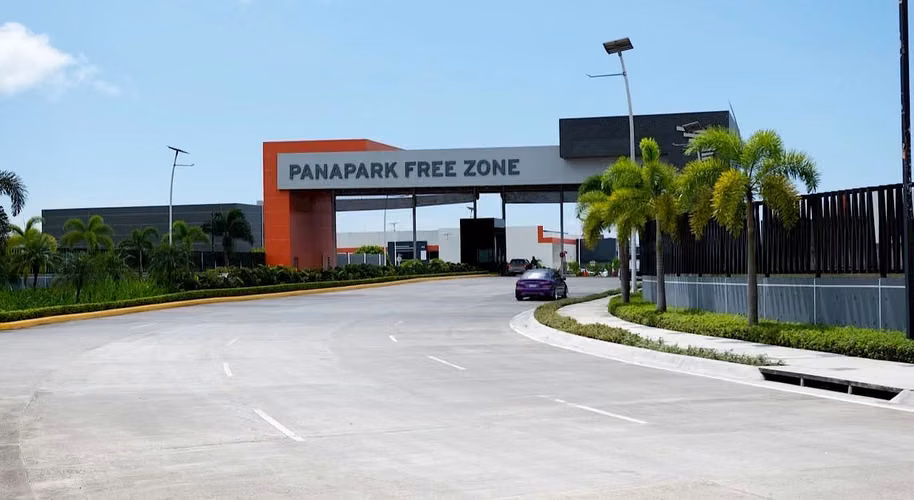 Venta & Alquiler de Galera en La 24 de diciembre, Panapark Free Zone, 3,212m2