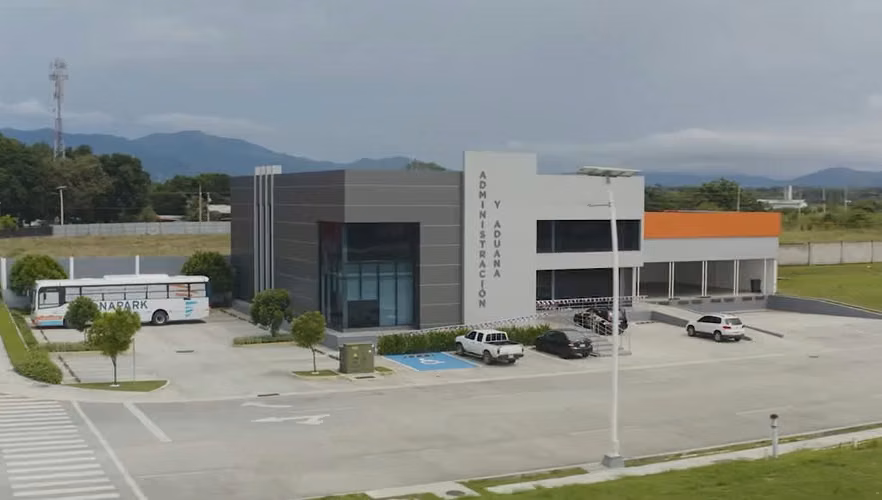 Venta & Alquiler de Galera en La 24 de diciembre, Panapark Free Zone, 3,212m2
