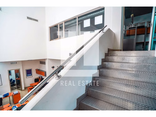 Se vende edificio en Calle 50 - Imagen 9