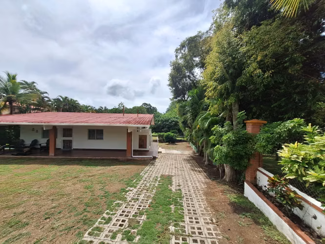 Casa en Playa Corona con gran terreno de 5000m2