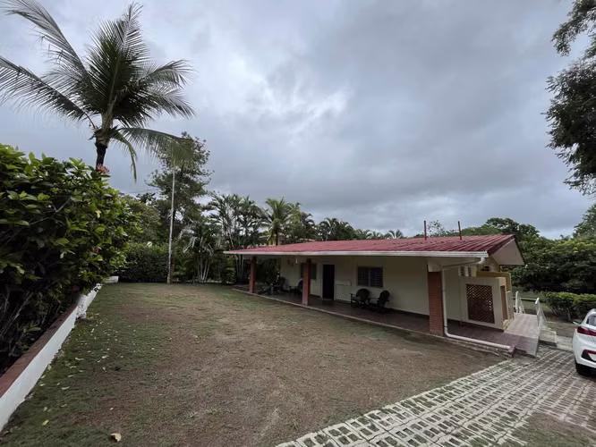 Casa en Playa Corona con gran terreno de 5000m2