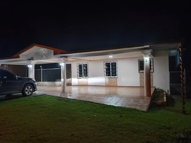 Casa en Chiriqui, Bugaba, 600 mts2 de terreno en San Miguel, via Volcán