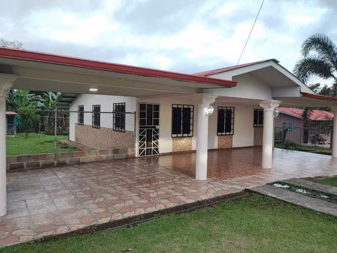 Casa en Chiriqui, Bugaba, 600 mts2 de terreno en San Miguel, via Volcán
