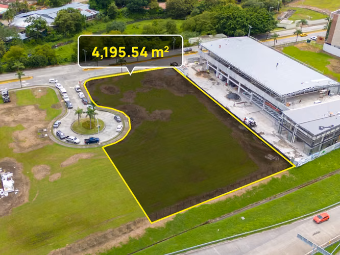Se vende Terreno de 4,195.54m2 en Santa Maria Business District