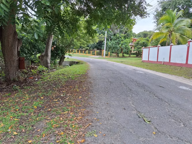Terreno de 5914 mt2 en calle principal, Playa Corona