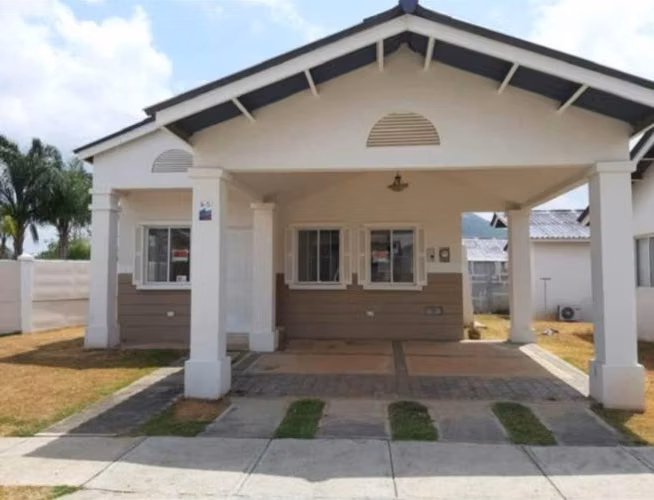 GOLDEN BEACH HOUSE ROOT, 3 BEDROOMS, 2 BATHROOMS, 2 PARKING LOTS