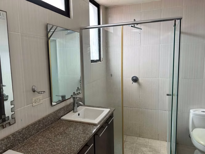 Banco Vende Apartamento en PH Portofino Tower Bethania - Imagen 4
