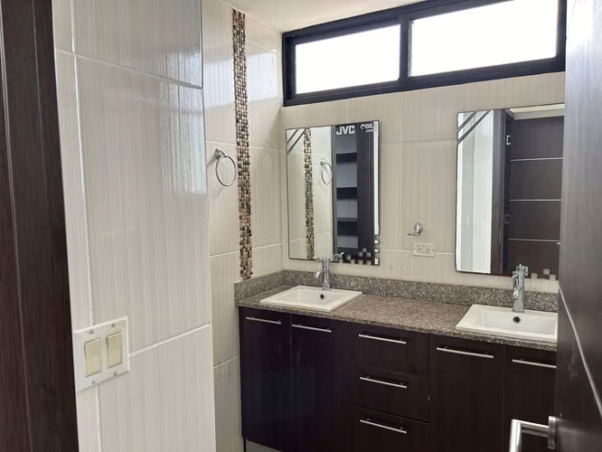 Banco Vende Apartamento en PH Portofino Tower Bethania - Imagen 3