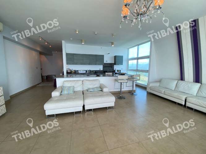 Apartamento en Santa Clara Residences de 7 recámaras, 2 cocinas, 4 estacionamientos.