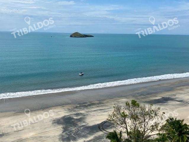 Apartamento en Santa Clara Residences de 7 recámaras, 2 cocinas, 4 estacionamientos.