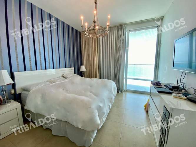 Apartamento en Santa Clara Residences de 7 recámaras, 2 cocinas, 4 estacionamientos.