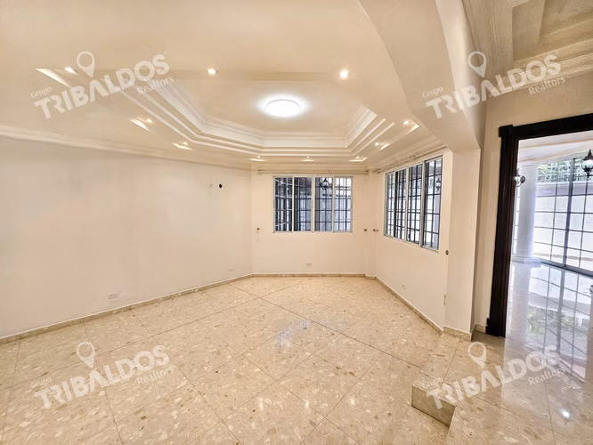 VENTA DE AMPLIA  CASA EN ALTOS DE PANAMA CON PISCINA PROPIA POR DEBAJO DE AVALUO
