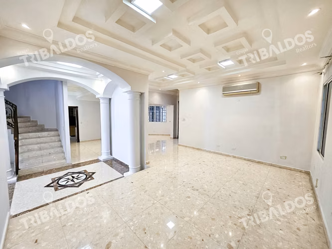 VENTA DE AMPLIA  CASA EN ALTOS DE PANAMA CON PISCINA PROPIA POR DEBAJO DE AVALUO