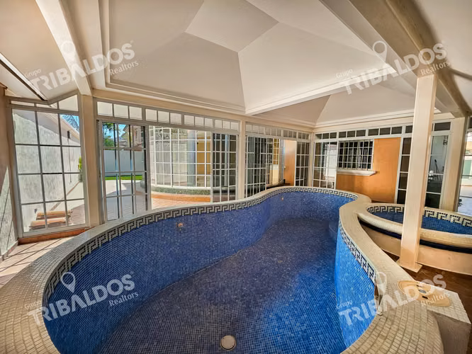 VENTA DE AMPLIA  CASA EN ALTOS DE PANAMA CON PISCINA PROPIA POR DEBAJO DE AVALUO