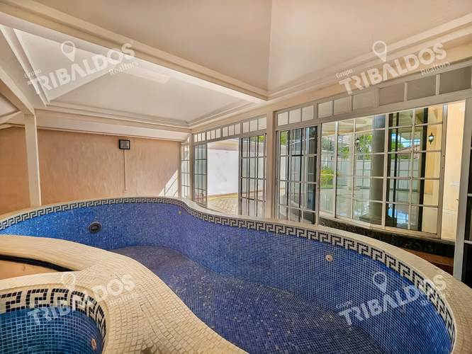 VENTA DE AMPLIA  CASA EN ALTOS DE PANAMA CON PISCINA PROPIA POR DEBAJO DE AVALUO
