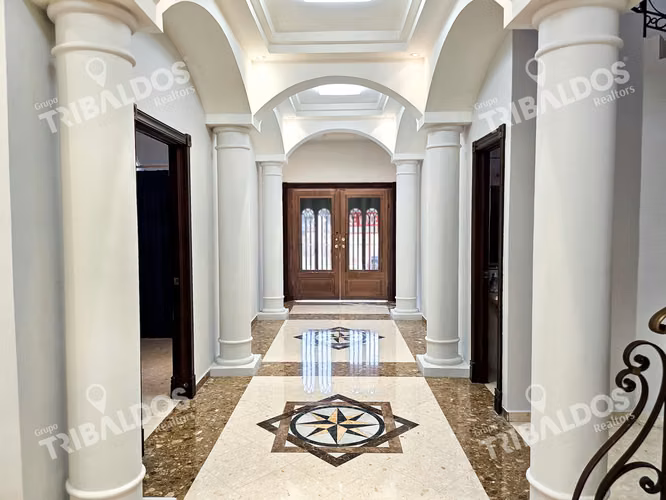VENTA DE AMPLIA  CASA EN ALTOS DE PANAMA CON PISCINA PROPIA POR DEBAJO DE AVALUO