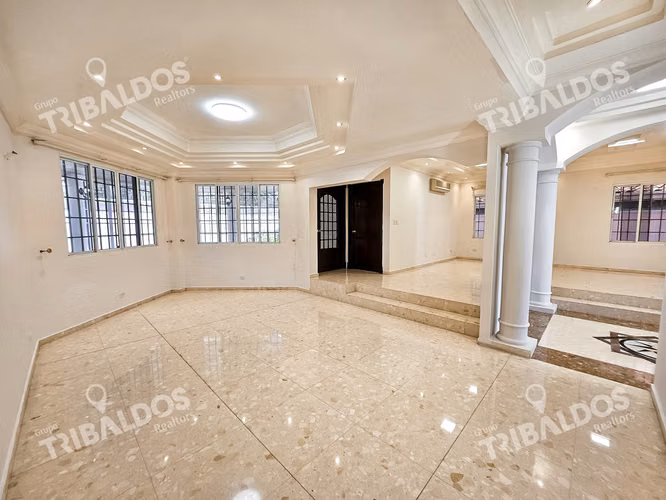 VENTA DE AMPLIA  CASA EN ALTOS DE PANAMA CON PISCINA PROPIA POR DEBAJO DE AVALUO