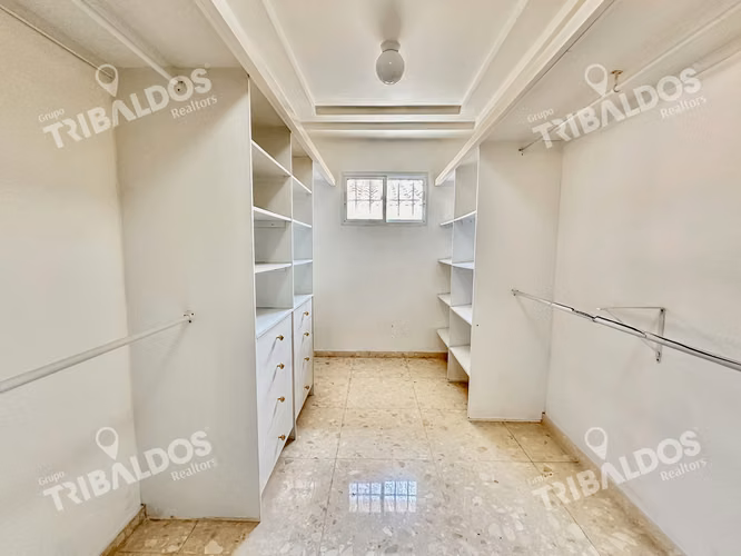 VENTA DE AMPLIA  CASA EN ALTOS DE PANAMA CON PISCINA PROPIA POR DEBAJO DE AVALUO