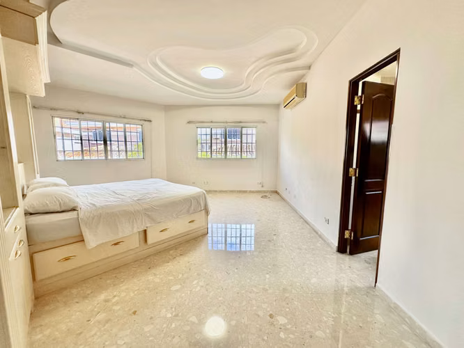 VENTA DE AMPLIA  CASA EN ALTOS DE PANAMA CON PISCINA PROPIA POR DEBAJO DE AVALUO