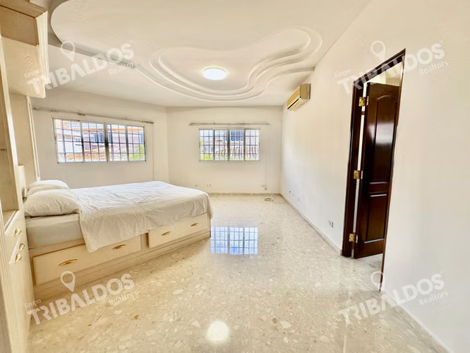 VENTA DE AMPLIA  CASA EN ALTOS DE PANAMA CON PISCINA PROPIA POR DEBAJO DE AVALUO