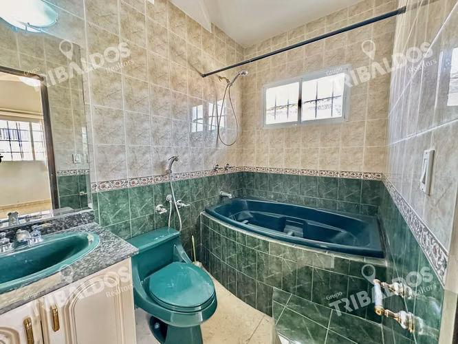 VENTA DE AMPLIA  CASA EN ALTOS DE PANAMA CON PISCINA PROPIA POR DEBAJO DE AVALUO