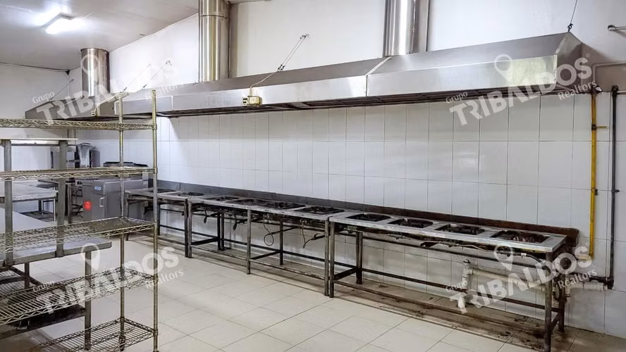 Venta de gasolinera con 2 locales comerciales en Penonomé
